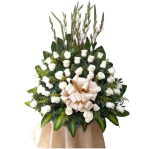 Elegancia y Paz – Arreglo Fúnebre de Rosas Blancas